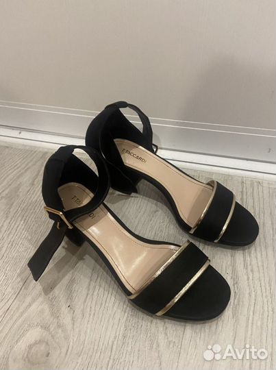 Босоножки женские