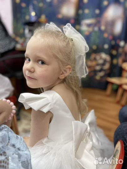 Платье нарядное на девочку 4-5 лет