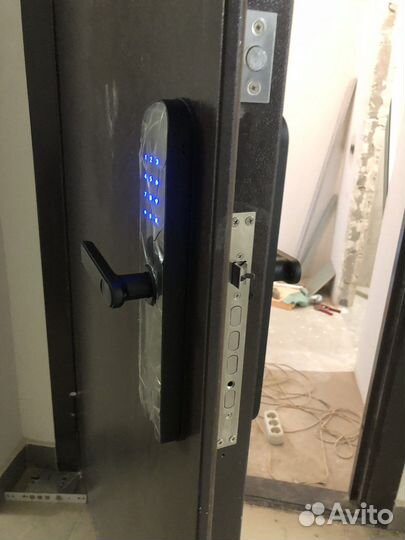 Установка электронных умных замков