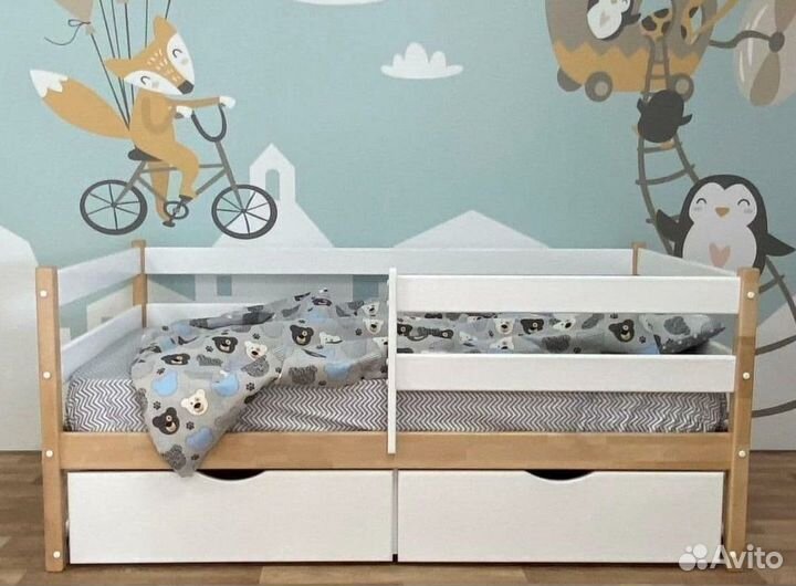 Детская кроватка из массива
