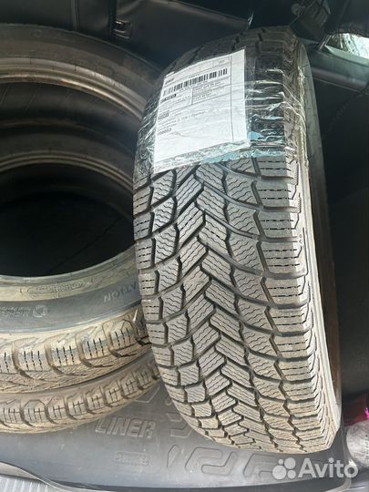 Michelin X-Ice Snow 215/65 R17 T