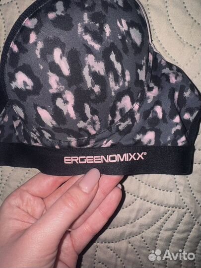 Новый спортивный топ с push up