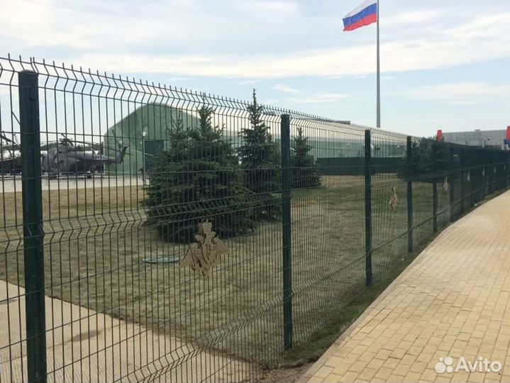 Забор из 3D сетки с металлическими столбами быстро