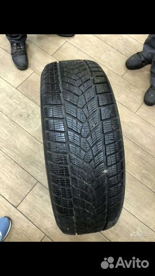 Goodyear UltraGrip Ice 225/60 R18 104