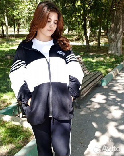 Спортивный костюм женский