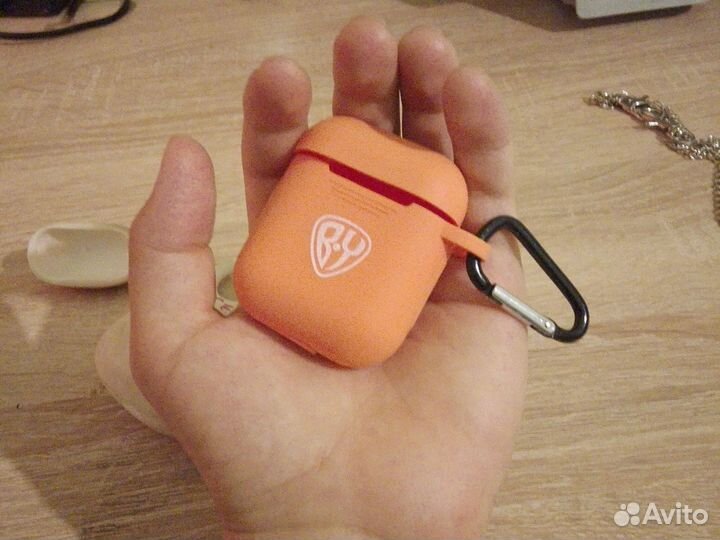 Чехлы для беспроводных наушников