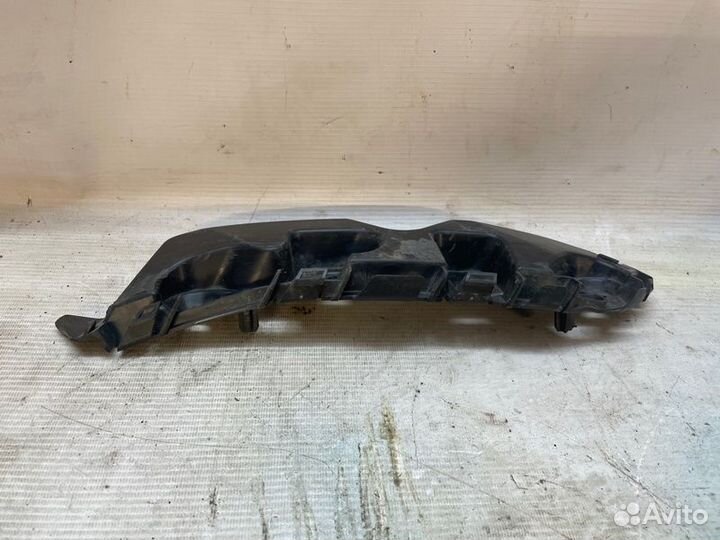 Кронштейн бампера передний правый Renault Duster