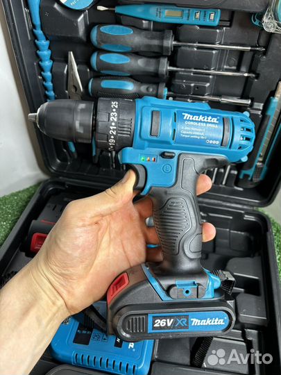 Шуруповерт Makita 26V с набором инструментов