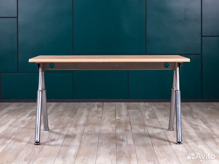 Прямой компьютерный стол