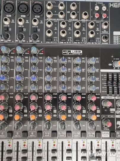 Behringer Xenix QX1832USB Микшерный пульт
