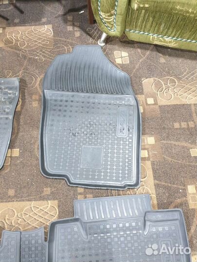 Автомобильные коврики резиновые toyota rav4 xa40