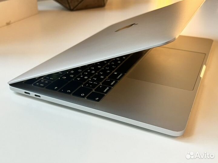 Macbook Pro 13 2019 Core i5 2.4 8GB 256GB, 4 порта