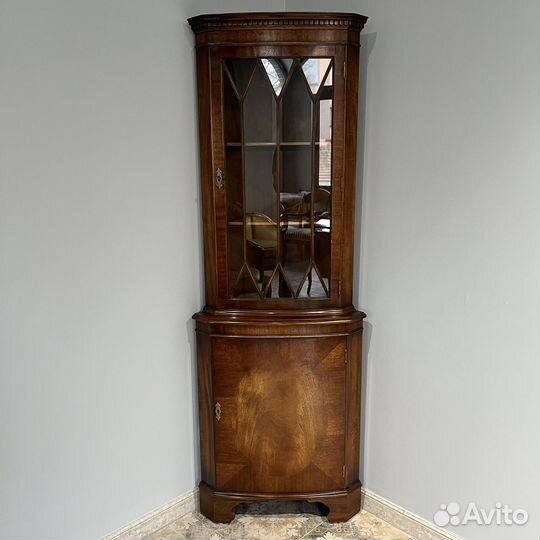 Антикварная угловая витрина, буфет. 03