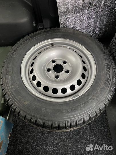 Nokian Tyres Hakkapeliitta 7 215/65 R16 R