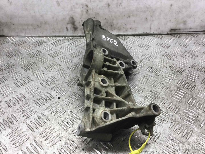 Кронштейн генератора Renault Scenic K4m976