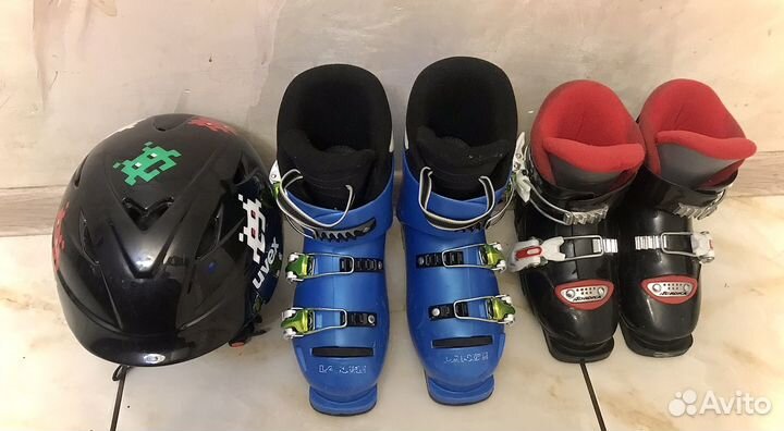Горнолыжные ботинки детские,шлем горнолыжный дет