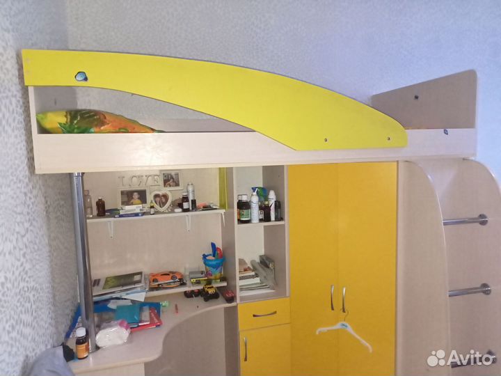 Двухъярусная кровать со шкафом и столом