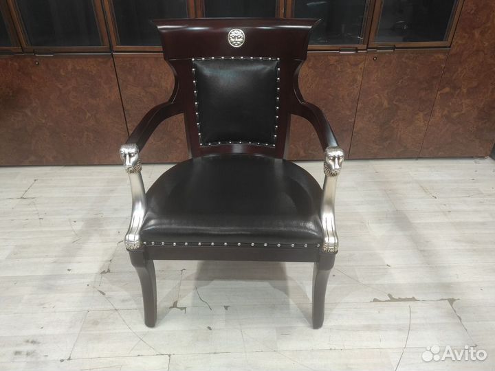 Кресло для переговоров (кож.зам/дерево) б/у