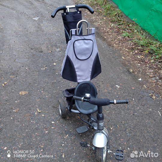 Детский велосипед с ручкой