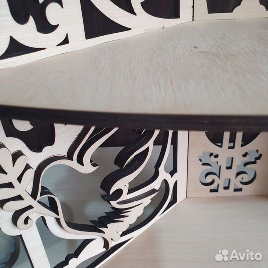 Угловая полка для икон