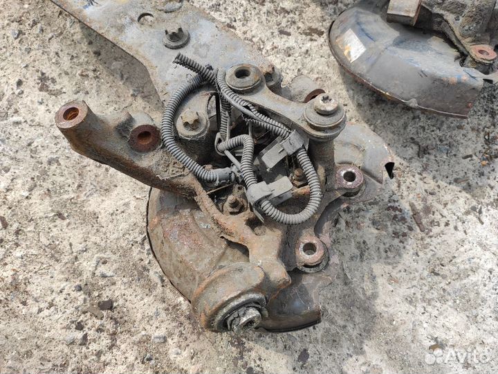 Цапфа задняя со ступицей на Opel Vectra C Signum