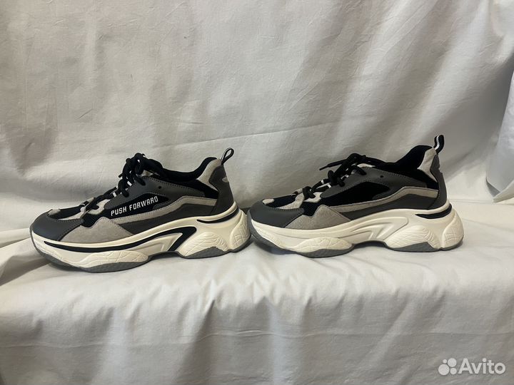 Кроссовки женские 38 размер б/у