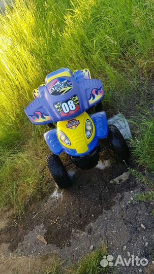 Детский квадроцикл на аккумуляторе