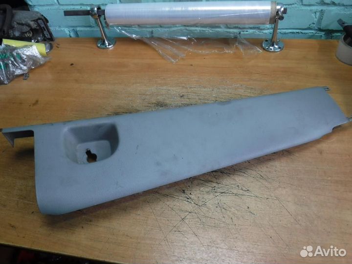 Обшивка стойки средней Renault Master