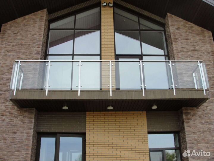 Стеклянные ограждения дома