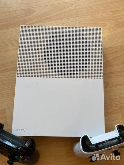 Приставка xbox One s 1tb