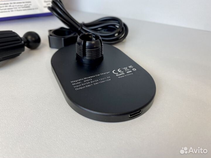 Автомобильный держатель с беспроводной зарядкой