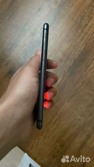 iPhone 8, 64 ГБ