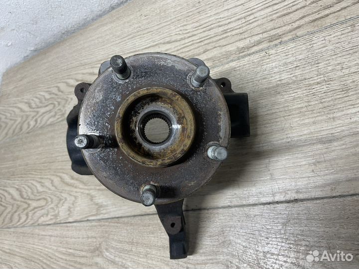 Кулак передний правый Mazda 3 bk 02-05 дорестайл