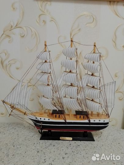 Модель корабля из дерева