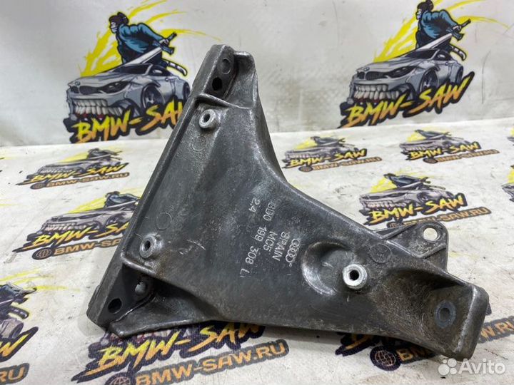 Кронштейн двигателя правый Audi A4 B5 AEB 1997