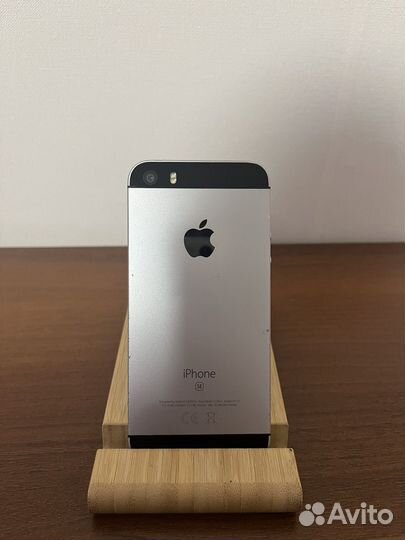 iPhone SE, 32 ГБ