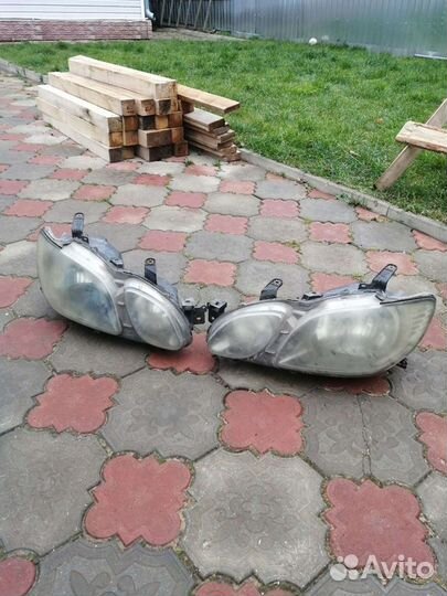 Продам фары на митсубиси айртрек