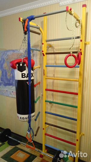 Спортивный уголок с боксерской грушей