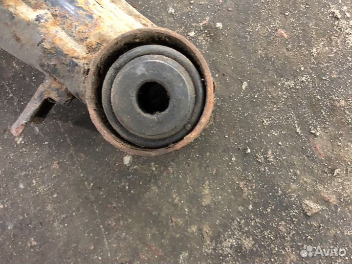 Задний левый верхний рычаг Range Rover Sport