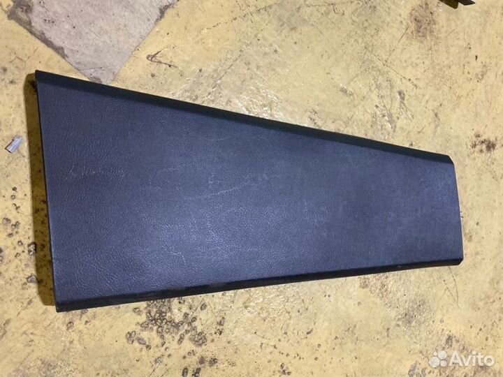 Обшивка салона правая Land Rover Discovery 3 L319