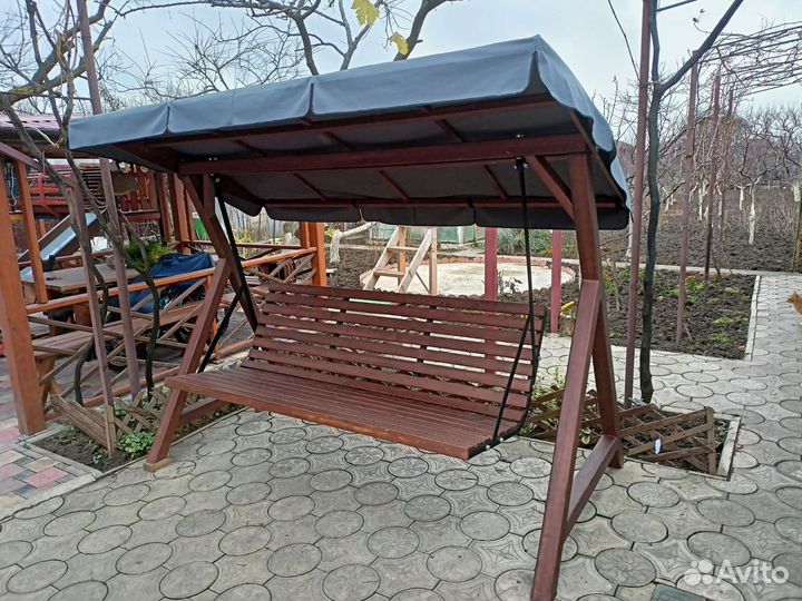 Садовые качели из дерева