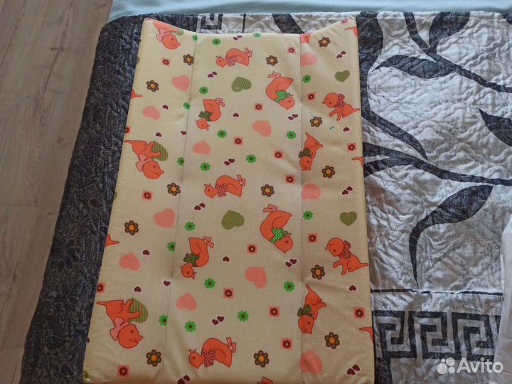 Пеленальная доска на кроватку