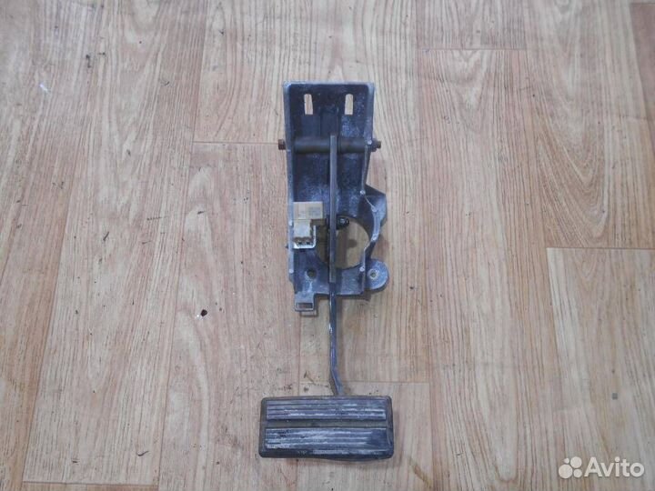 Педаль тормоза Dodge Caravan 1996-2000