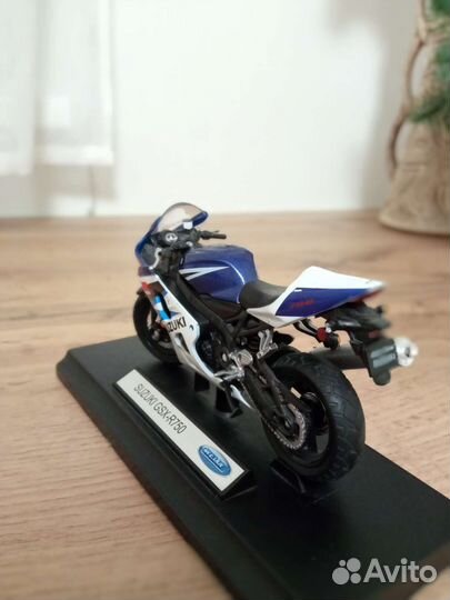 Коллекционная модель Suzuki GSX-R750