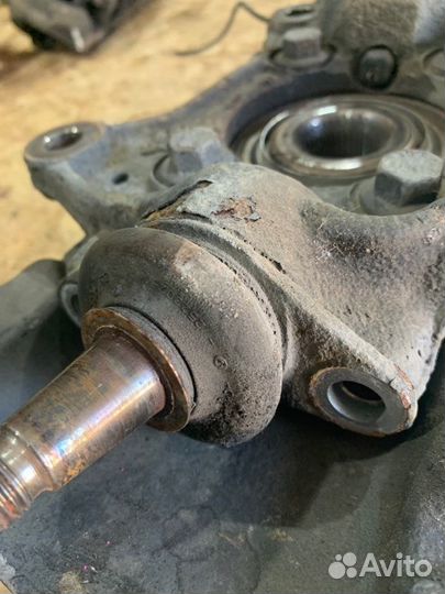 Кулак передний правый Volvo Xc 90 3.2 B6324S