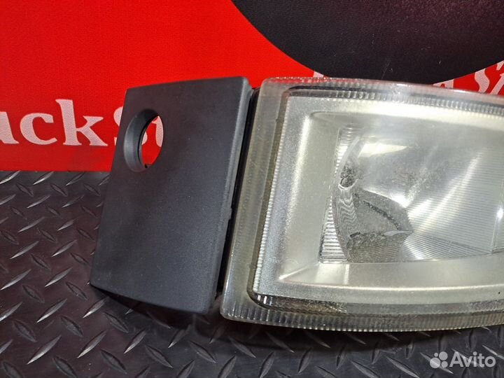 Фара противотуманная левая Volvo FH