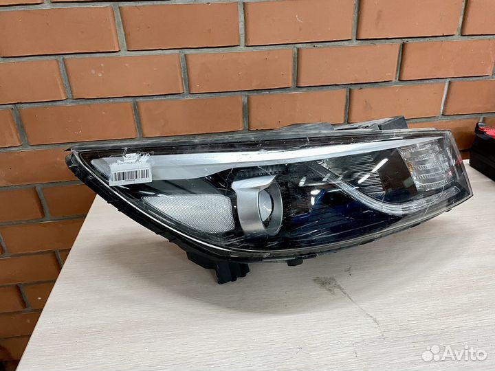 Правая фара Kia Carnival 3 дорест ксенон с led