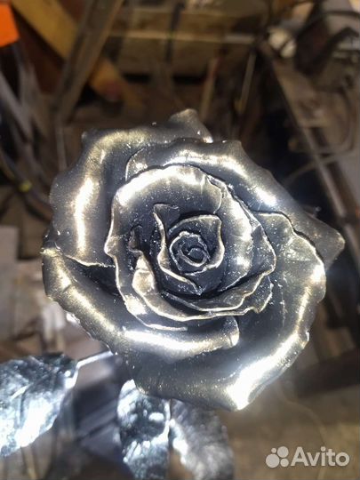 Кованая роза