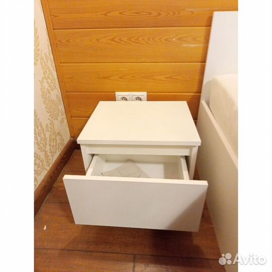 Тумба прикроватная
