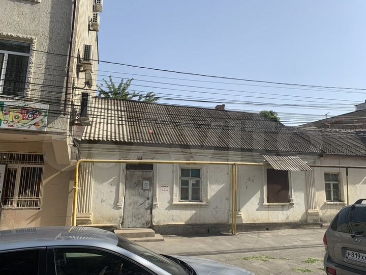 Дом 1750 м² на участке 2 сот.